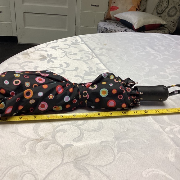 POLKA DOT UMBRELLA SO CUTE. USEFUL N EASY TO CARRY - Picture 6 of 8